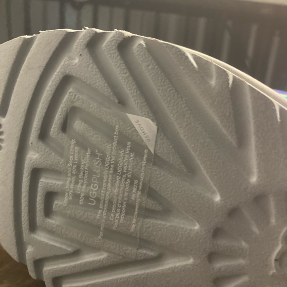 Ugg Australia  Women's Classic Short  Iridescent  Boots Size 6 NIB - Picture 5 of 8